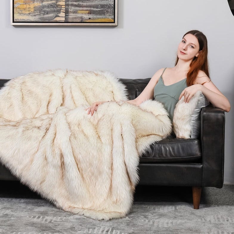 Arctic Fox Faux-Fur Blanket Throw Tibagi